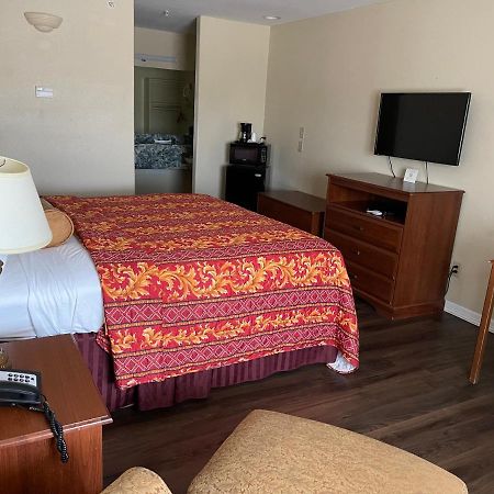 Riviera Inn And Suites Εξωτερικό φωτογραφία