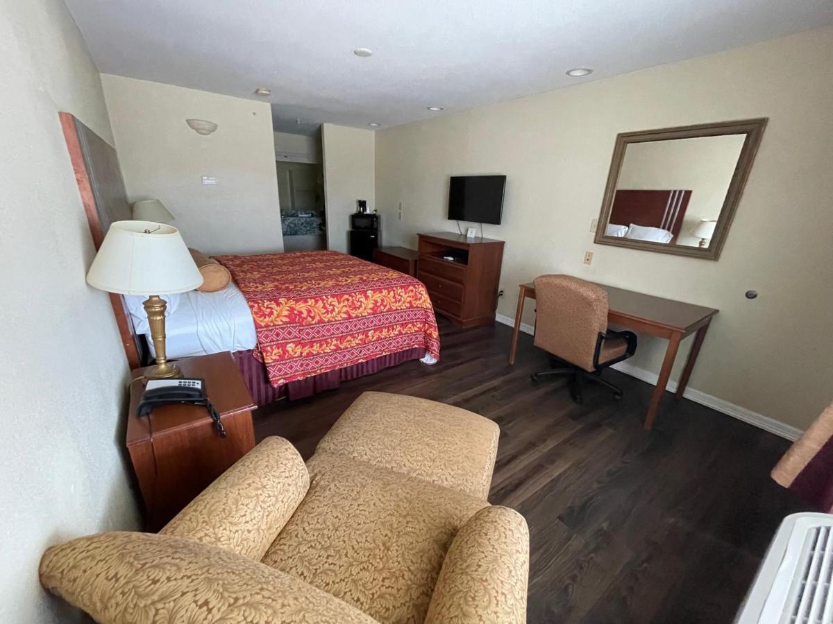 Riviera Inn And Suites Εξωτερικό φωτογραφία