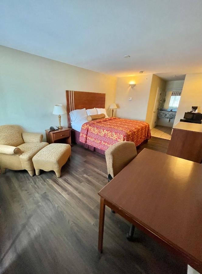 Riviera Inn And Suites Εξωτερικό φωτογραφία